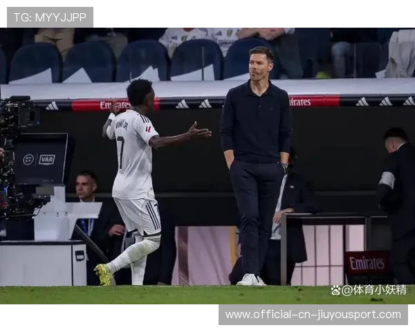 阿隆索上演神级防守拖住追击者 12 圈